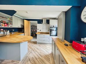 Kitchen- click for photo gallery